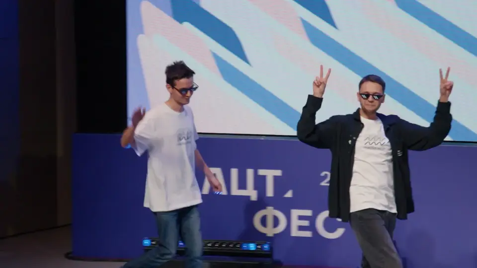 Выход ведущих
